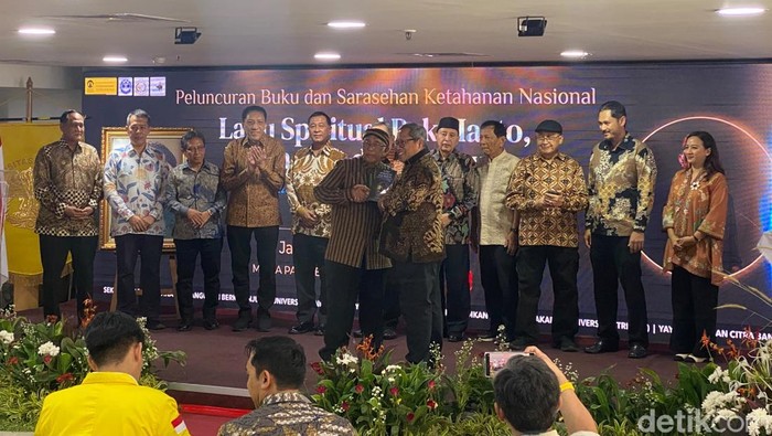 Buku “Laku Spiritual Pak Harto” Diluncurkan, Ungkap Sisi Kepemimpinan dan Proses Pemilihan Pembantu Presiden