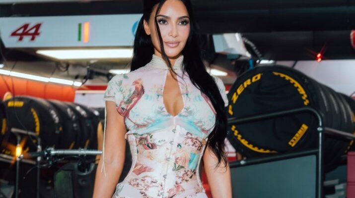 Kim Kardashian Tampil Memukau di F1 GP Singapura 2026, Beri Dukungan Langsung untuk Lewis Hamilton